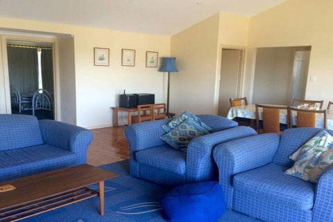 22 Broadbeach Drive - Accommodation Perth 6