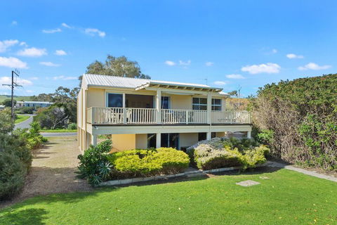 22 Broadbeach Drive - Accommodation Perth 3