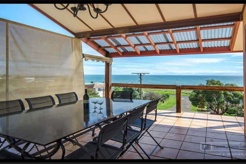 North Views Galore 3 Gulf Close - Accommodation Perth 3