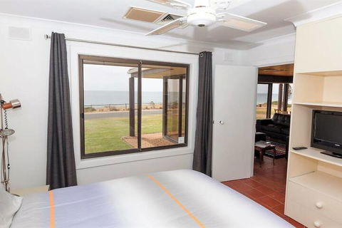 Gold Coast Views 10 Gold Coast Drive - Accommodation Perth 7