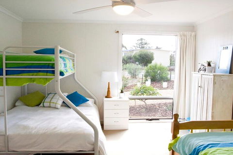 Stones Throw 26 River View Drive - Accommodation Perth 5