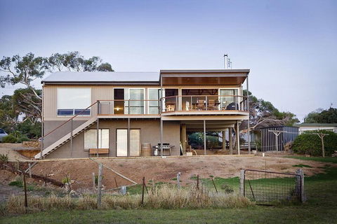 Stones Throw 26 River View Drive - Accommodation Perth 2