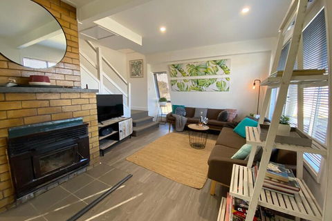 Millieâ€™s A Frame Uralla Haven - Accommodation Perth 4
