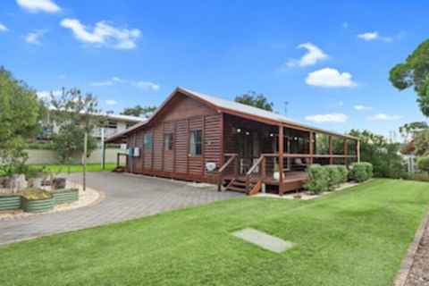 The Log Cabin 47 Jetty Road - Accommodation Perth 0