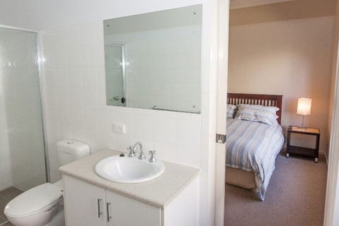 Golfers Paradise 52 Huntingdale Drive - Accommodation Perth 3