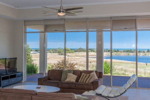 Golfers Paradise 52 Huntingdale Drive - Accommodation Perth 5