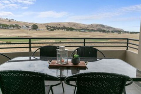 Front 9 Then Dine 3 / 61 St. Andrews Boulevard - Accommodation Perth 0