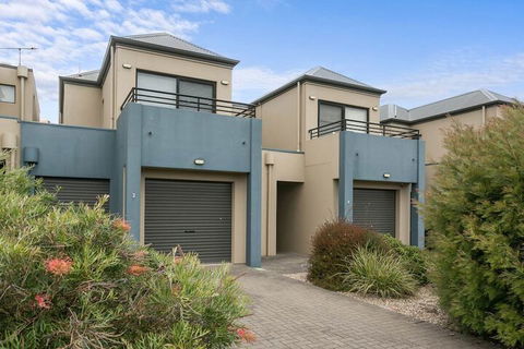 Front 9 Then Dine 3 / 61 St. Andrews Boulevard - Accommodation Perth 1