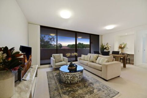HomeHotel Spacious Luxury Apt Next To Shopping - Accommodation Perth 0