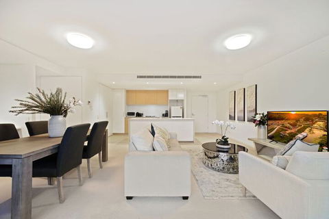 HomeHotel Spacious Luxury Apt Next To Shopping - Accommodation Perth 3