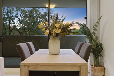 HomeHotel Spacious Luxury Apt Next To Shopping - Accommodation Perth 5