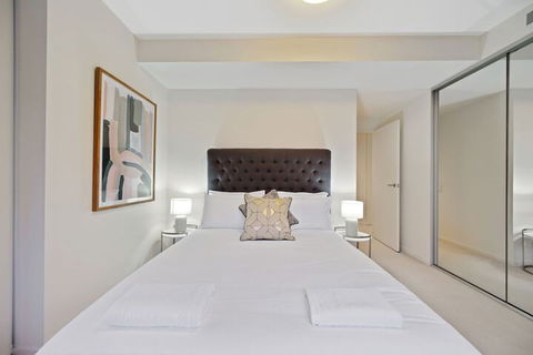 HomeHotel Spacious Luxury Apt Next To Shopping - Accommodation Perth 6