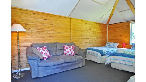 MY Fair Lady External Bathroom PET Friendly - Accommodation Perth 3