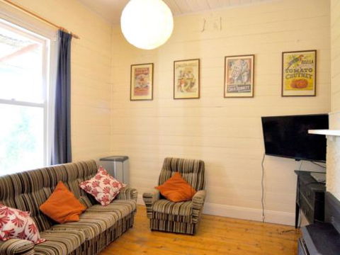 MY Fair Lady External Bathroom PET Friendly - Accommodation Perth 2