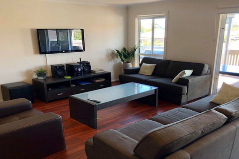 10 Hobart Road - Accommodation Perth 5