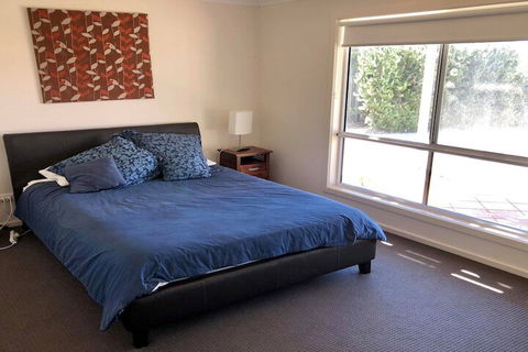 10 Hobart Road - Accommodation Perth 3