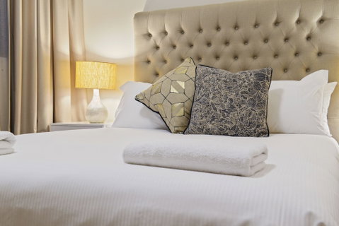 HomeHotel Luxurious Next To Shopping - Accommodation Perth 5