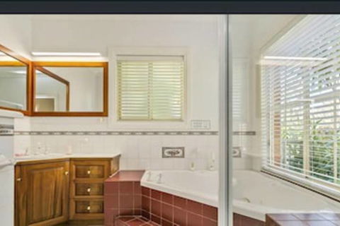Angaston House - Accommodation Perth 1