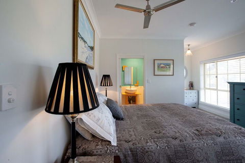 Angaston House - Accommodation Perth 2