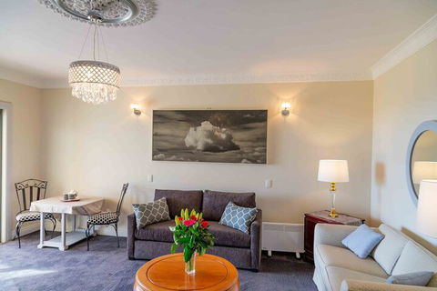 Angaston House - Accommodation Perth 6