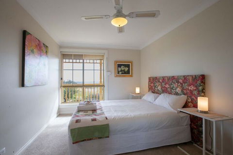 Angaston House - Accommodation Perth 3