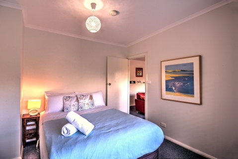 Cove Beach Apartment 1 - Accommodation Perth 4