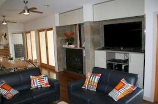 Maleny Grove - Accommodation Perth 3