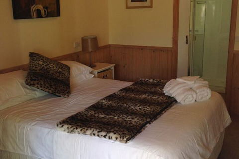 Yarraglen BnB - Perth Resorts 5