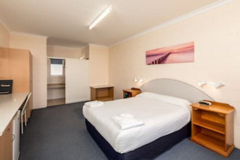 Blue Seas Motel - Accommodation Perth 0