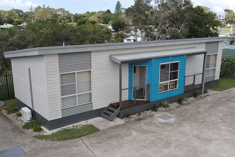 The Bowlo Holiday Cabins - Accommodation Perth 6