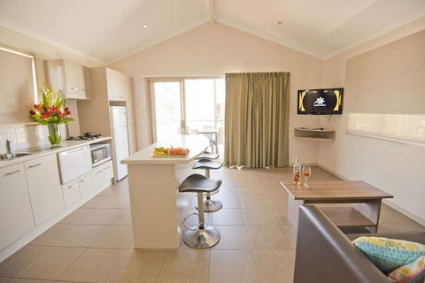 The Bowlo Holiday Cabins - Accommodation Perth 5