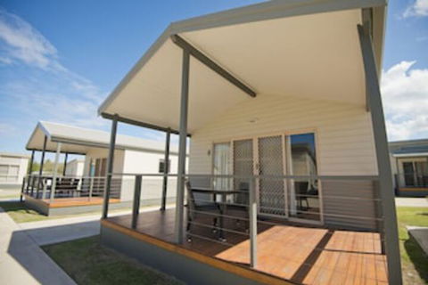 The Bowlo Holiday Cabins - Accommodation Perth 0