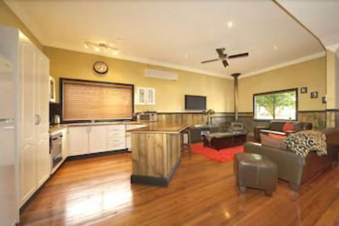 Top Of The Range Retreat - Accommodation Perth 7