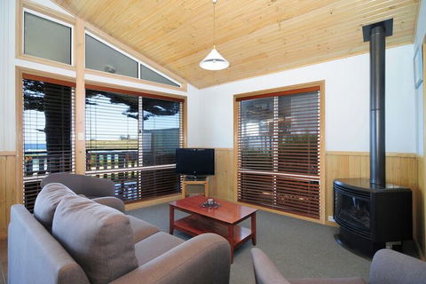 Surf Beach Holiday Park - Accommodation Perth 3