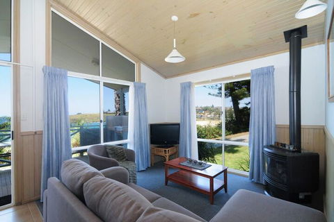 Surf Beach Holiday Park - Accommodation Perth 4