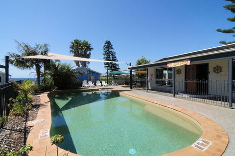 Surf Beach Holiday Park - Accommodation Perth 1
