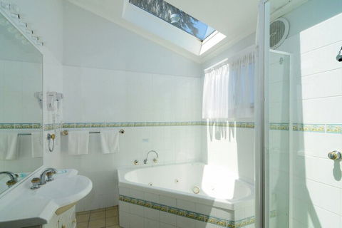 Surf Beach Holiday Park - Accommodation Perth 7