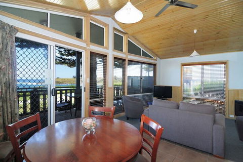 Surf Beach Holiday Park - Accommodation Perth 6