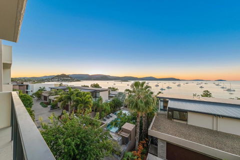 Executive On Whisper Bay Cannonvale - Accommodation Perth 1