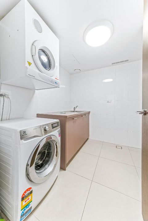 Executive On Whisper Bay Cannonvale - Accommodation Perth 2