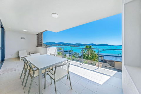 Executive On Whisper Bay Cannonvale - Accommodation Perth 4