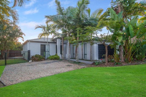 Relax At Coolum - Perth Resorts 5
