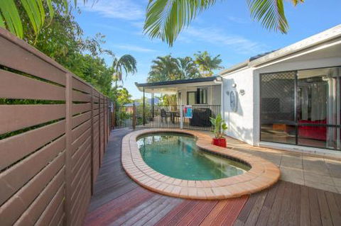 Relax At Coolum - Perth Resorts 4