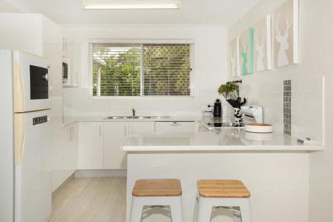 Unit 1 / 14 Tamarindus Street Marcoola Beach Pet Friendly 300 BOND Linen Supplied - Accommodation Perth 7