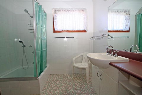 Berrara Cove Beach House - Accommodation Perth 3