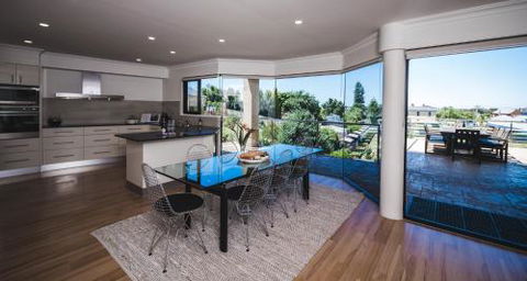 Russell House - Perth Resorts 2