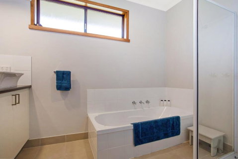 Refuge - Accommodation Perth 6