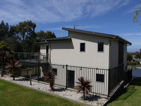 Luxury Near Old Pier Beach - Accommodation Perth 6