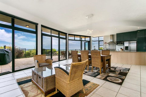 A SWEET ESCAPE Above Byron - Perth Resorts 6