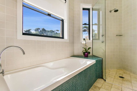 A SWEET ESCAPE Above Byron - Perth Resorts 4